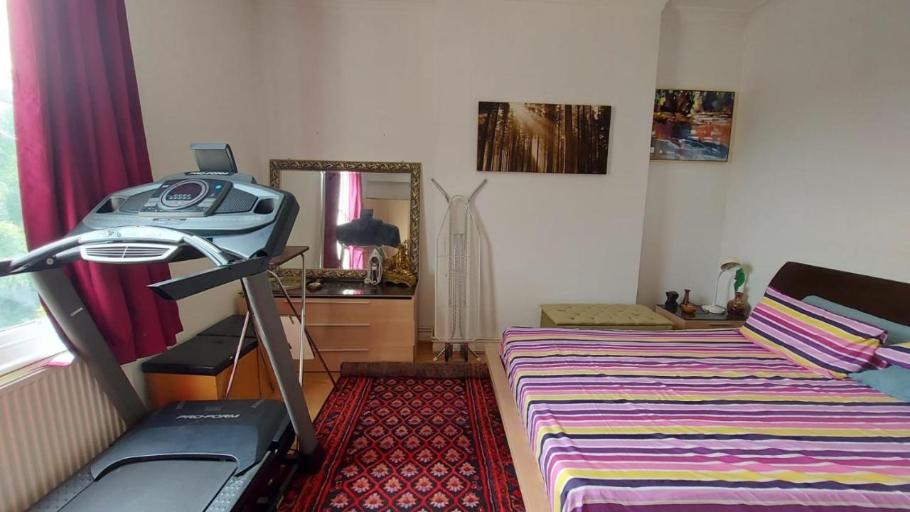 Extra Large One Bedroom Flat With Parking Лондон Екстер'єр фото