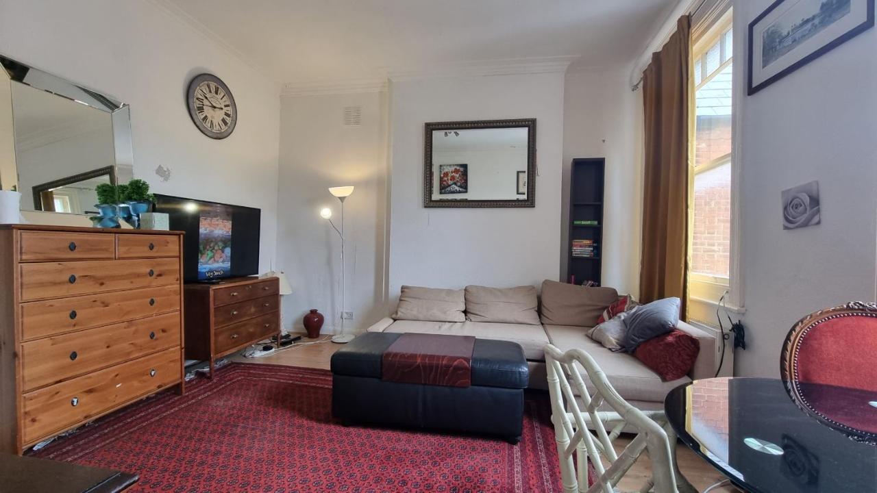 Extra Large One Bedroom Flat With Parking Лондон Екстер'єр фото