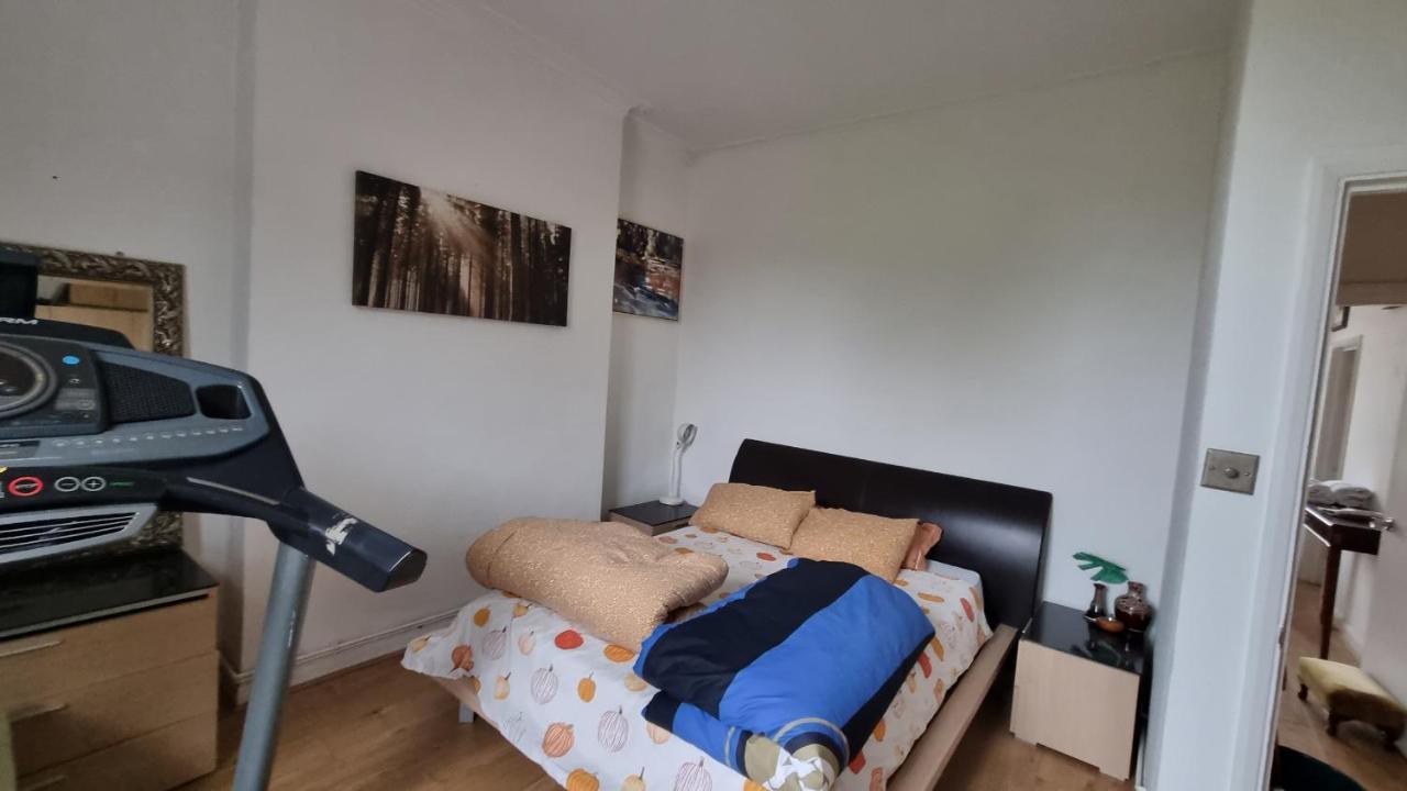Extra Large One Bedroom Flat With Parking Лондон Екстер'єр фото